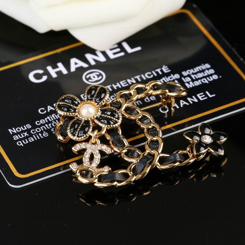 Chanel Brooch 03yxs184